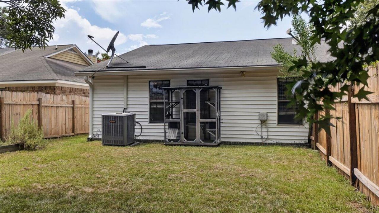 804 Winthrop Street Photo 9