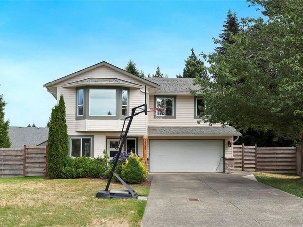 2221 HERON Cres , Comox, BC V9M 3Y2