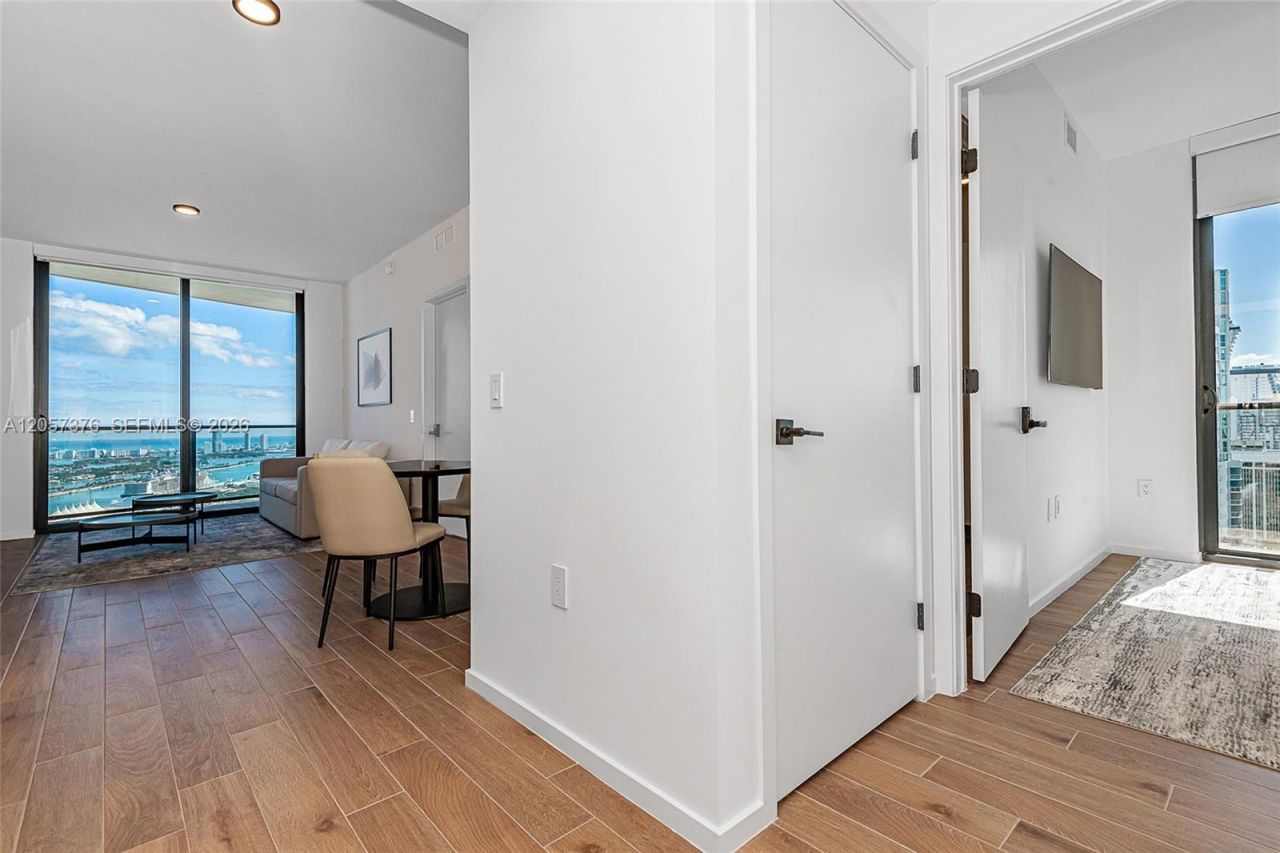 398 NE 5th St, Unit 3711, Miami, FL 33132 Photo
