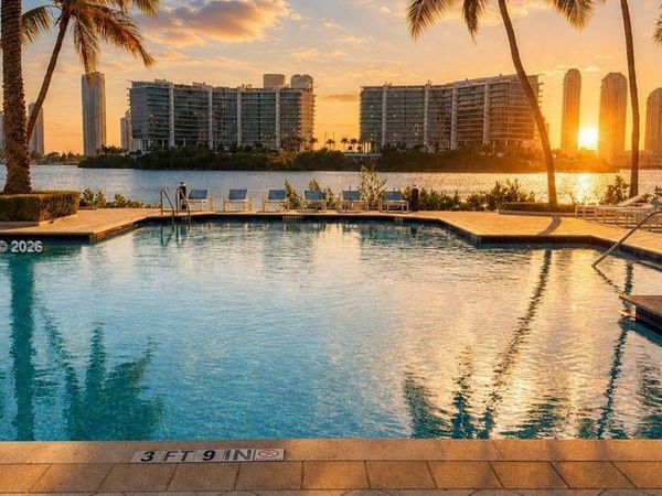 3105 NE 184th St, Unit 7102, Aventura, FL 33160