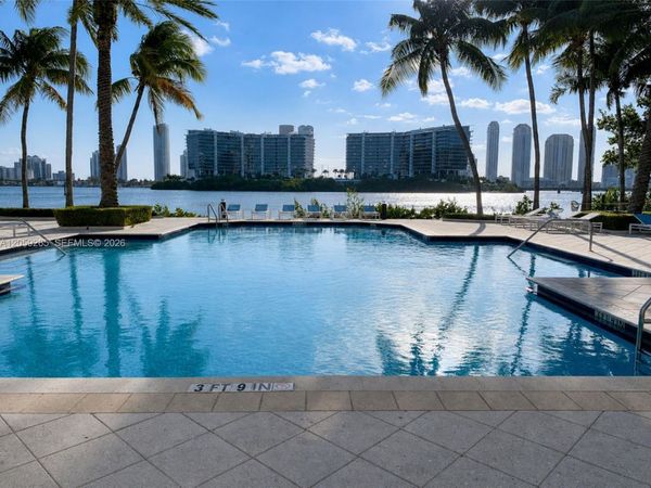 3105 NE 184th St, Unit 7102, Aventura, FL 33160