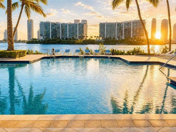 3105 NE 184th St, Unit 7102, Aventura, FL 33160