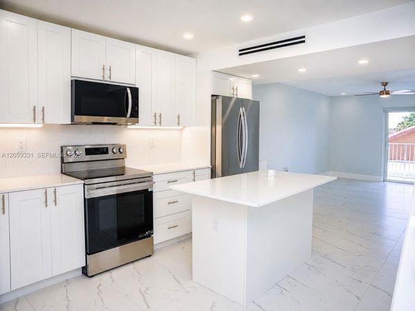 2750 W 76th St , Unit 203, Hialeah, FL 33016