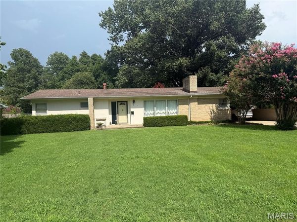 920 Hawthorn Drive, Sikeston, MO 63801