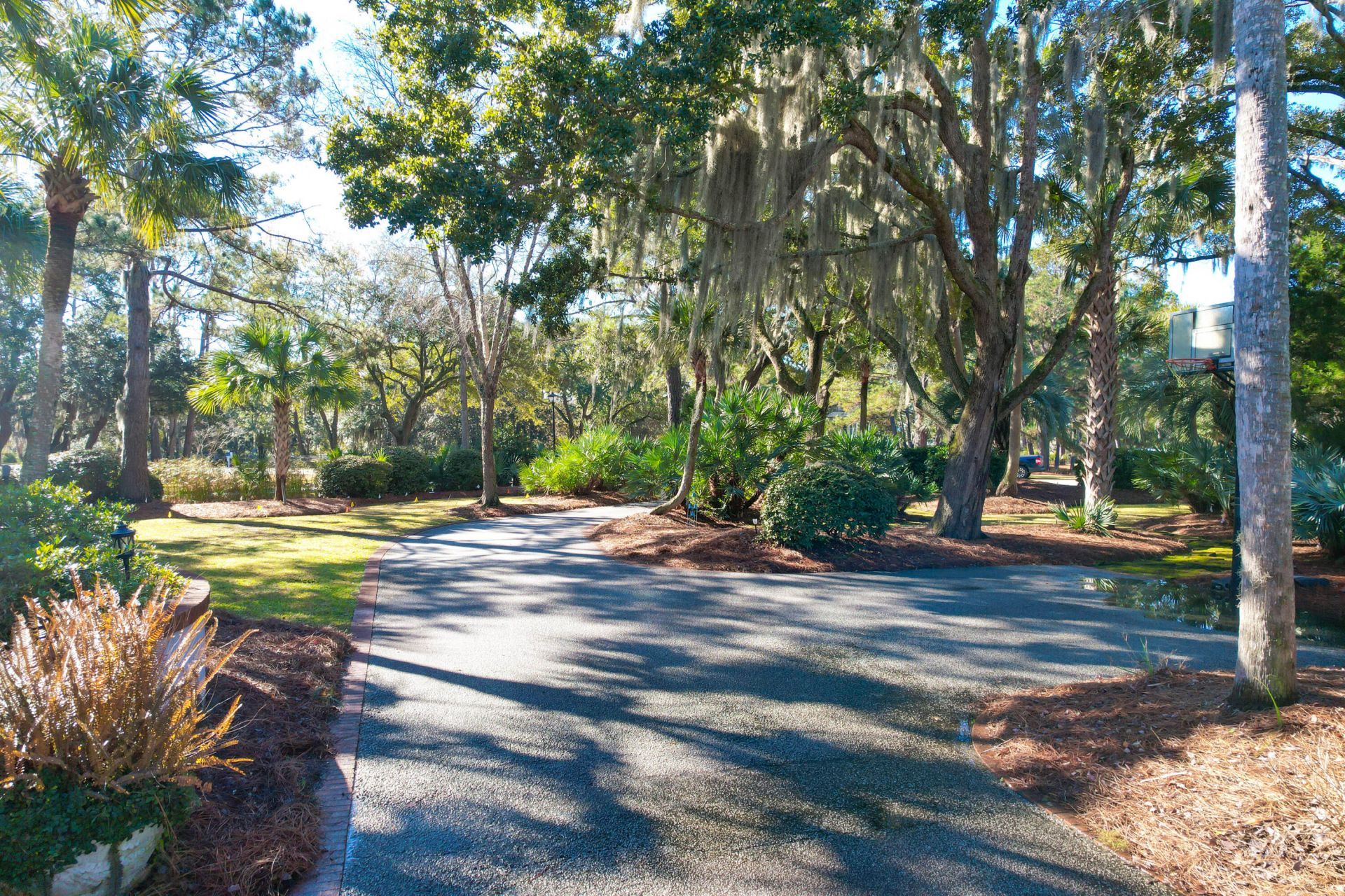 1563 Headquarters Plantation Drive Photo 11