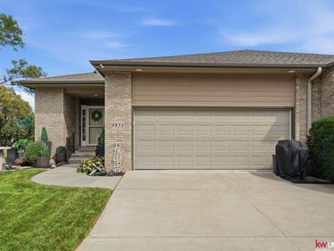 2932 Park Place Court, Lincoln, NE 68506