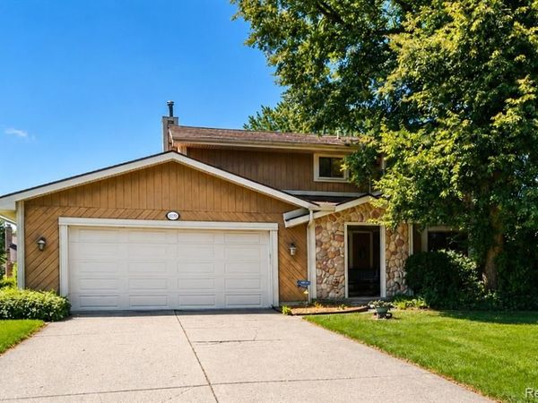 22783 Shadowglen Drive , Farmington Hills, MI 48335