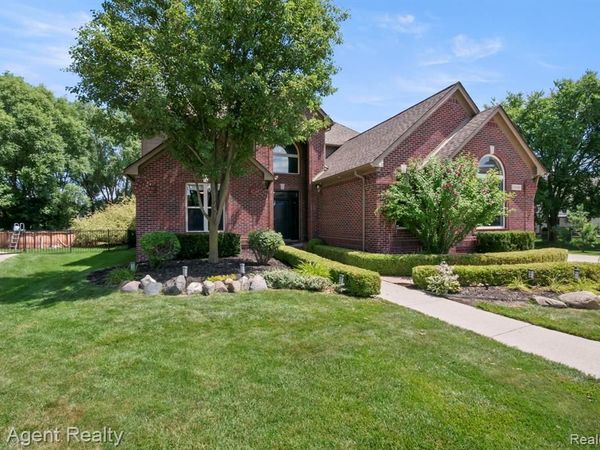 53268 Kakos Drive , Chesterfield Twp, MI 48051