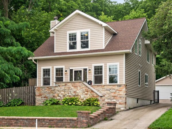 108 N Main Street, Algonquin, IL 60102