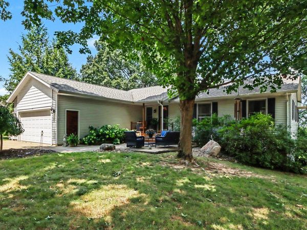 971 Niagara Drive, Lawton, MI 49065