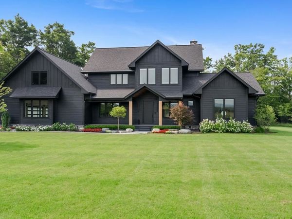 7825 Lindy Lane, Harbor Springs, MI 49740