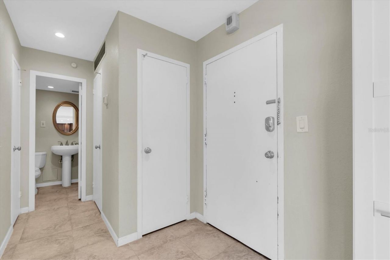 7200 Sunshine Skyway Ln S, Unit 15H, Saint Petersburg, FL 33711 Photo