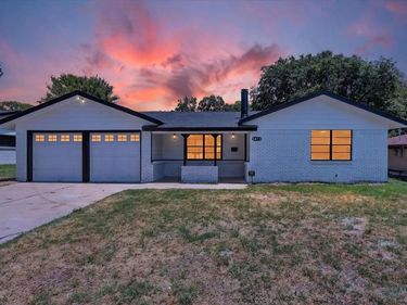 5473 Wayside Avenue, Fort Worth, TX 76134