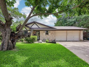 7452 Meadowcrest Drive, Fort Worth, TX 76112
