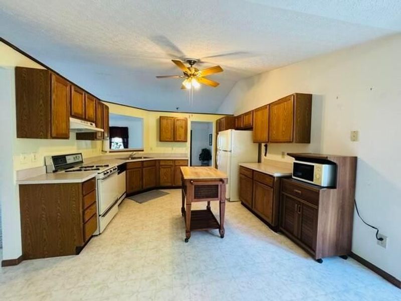 1716 Fern Trail Drive , Lancaster, OH 43130 Photo 6