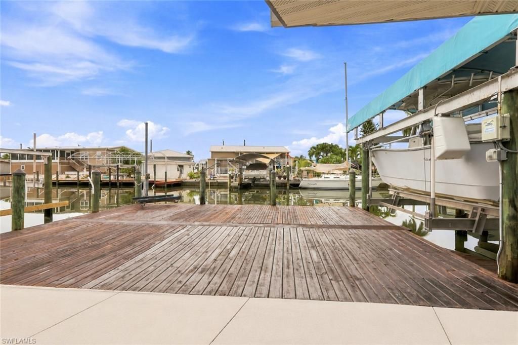 3827 Coconut Dr, Saint James City, FL 33956 Photo