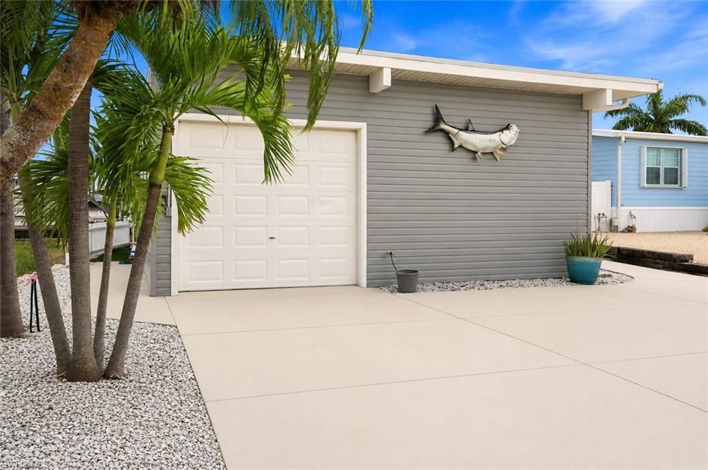 3827 Coconut Dr, Saint James City, FL 33956 Photo