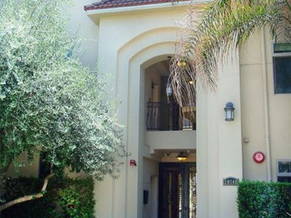 10640 WOODBRIDGE Street, Unit 107, Toluca Lake, CA 91602