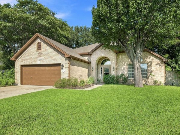 302 N Carriage Hills DR, Georgetown, TX 78626