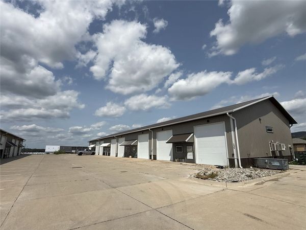 112 Greenfield Drive , Tiffin, IA 52340