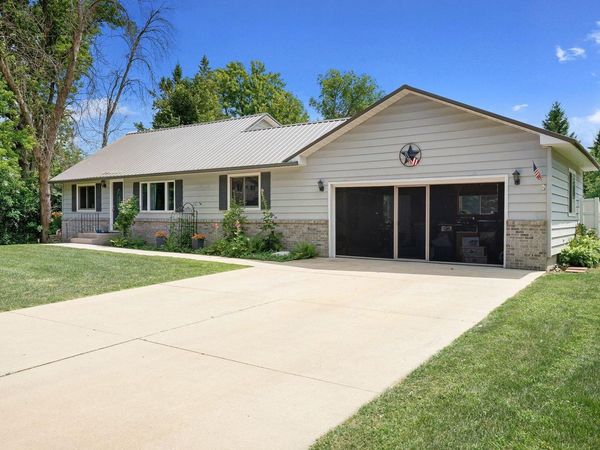 1429 Rice Lake Street , Owatonna, MN 55060