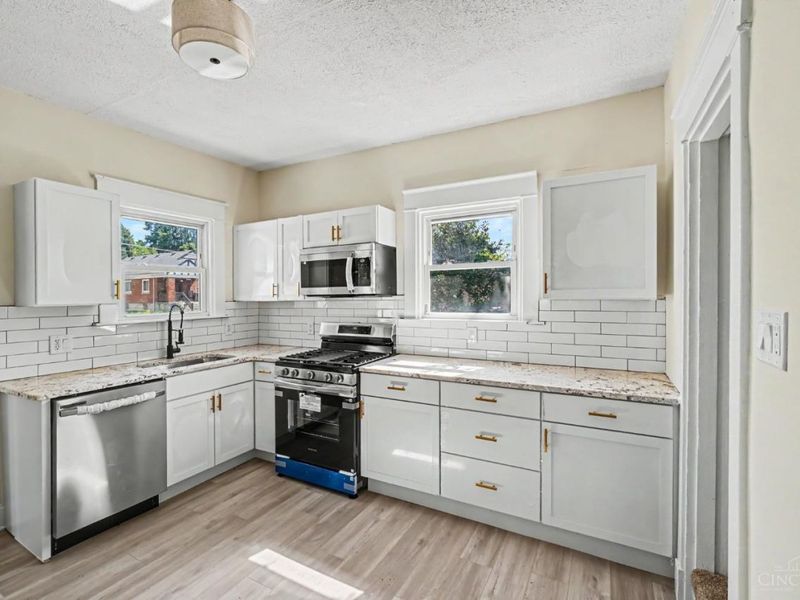 3992 Glenmore Avenue, Cheviot, OH 45211 Photo 3
