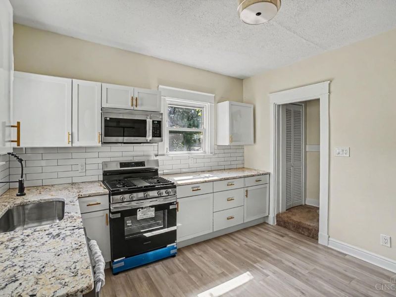 3992 Glenmore Avenue, Cheviot, OH 45211 Photo 4