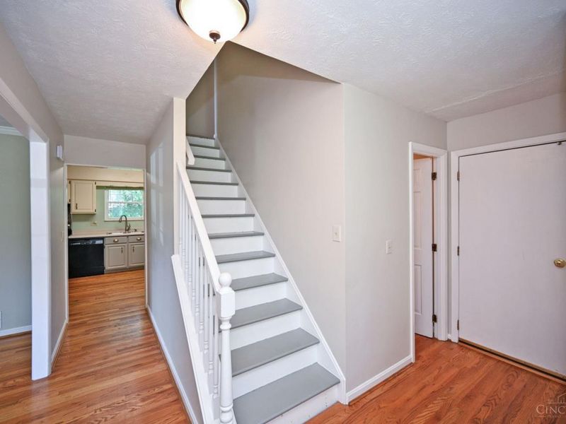 1819 Windhill Terrace, Cincinnati, OH 45255 Photo 5