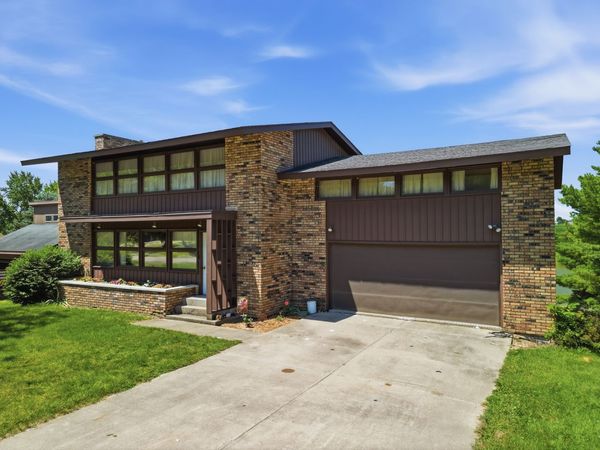 15721 Lakeside Drive , Sterling, IL 61081