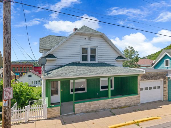 23 N Hill St, Fountain City, WI 54629
