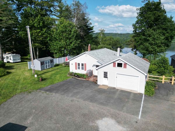 422 Billings Point, Newport City, VT 05855