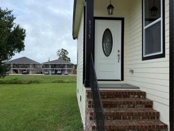 3115 DELAMBERT Street , Chalmette, LA 70043