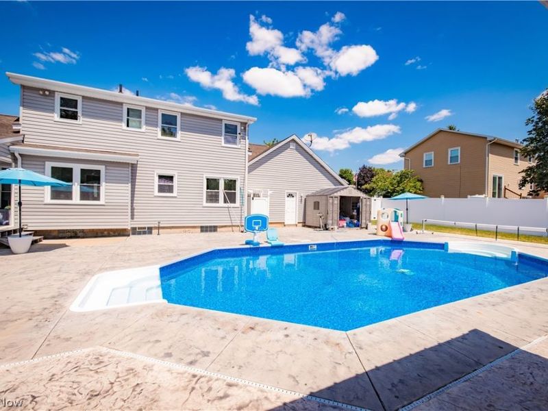 51 Sawmill Run Drive, Canfield, OH 44406 Photo 3