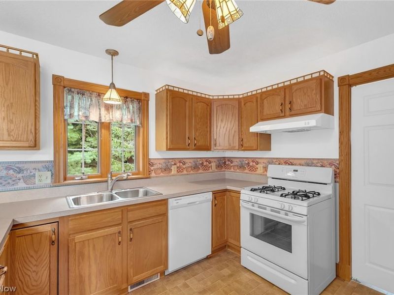 1 Cherokee Trail, Malvern, OH 44644 Photo 10