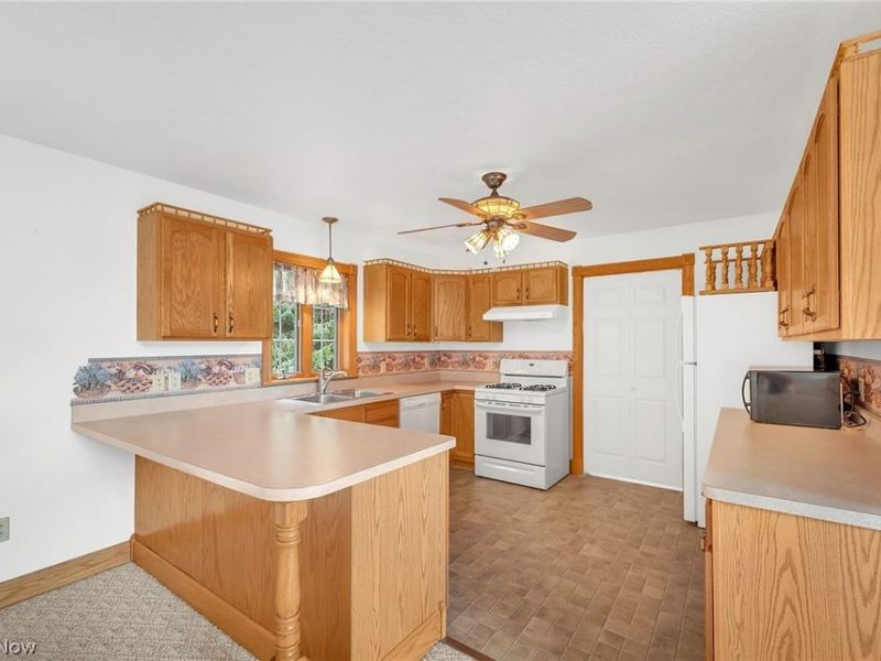 1 Cherokee Trail, Malvern, OH 44644 Photo 8