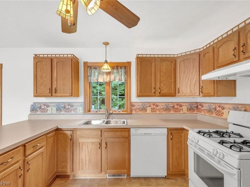 1 Cherokee Trail, Malvern, OH 44644 Photo 9