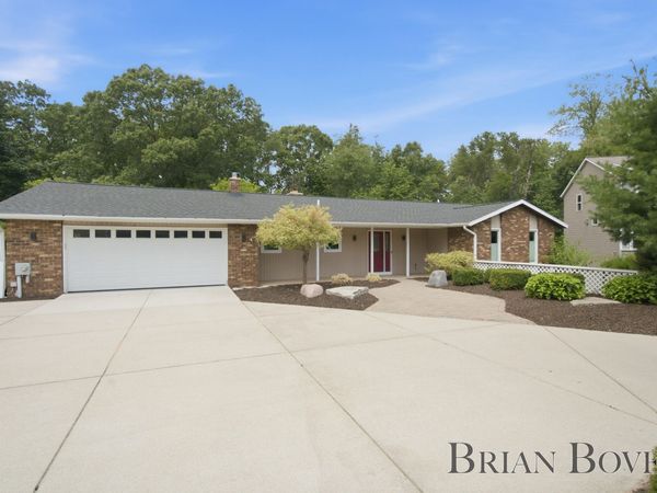 2704 Copper Hill Drive NE, Grand Rapids, MI 49525