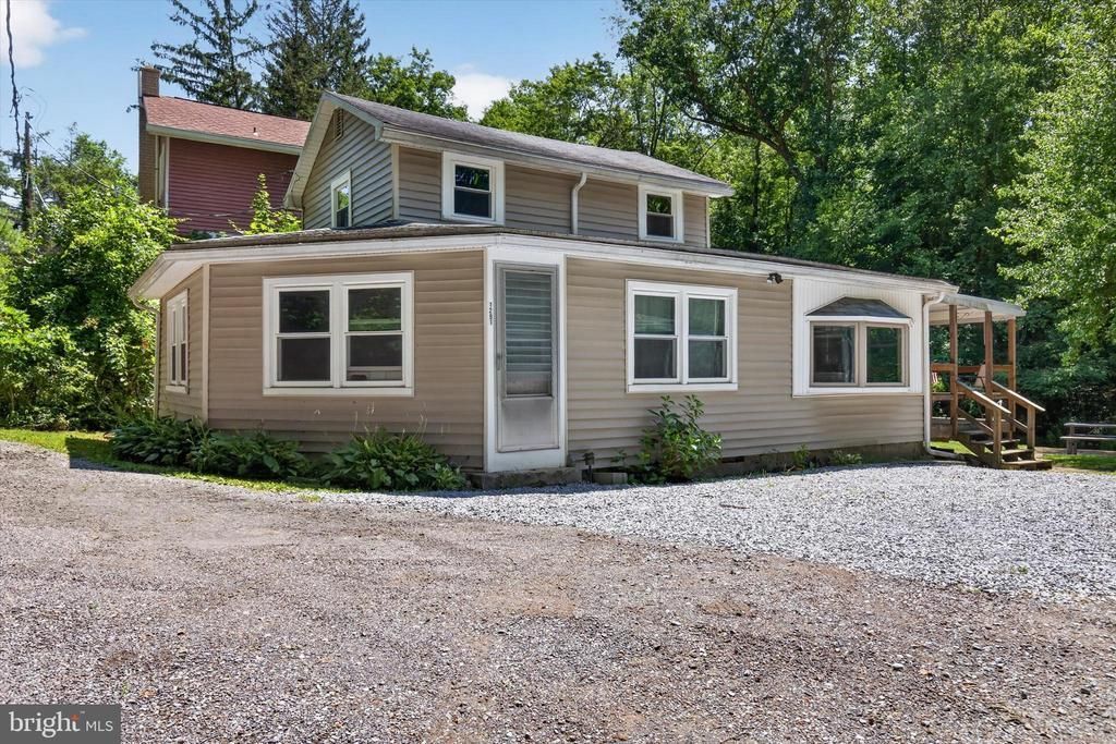 1291 STONE GLEN ROAD, DAUPHIN, PA 17018