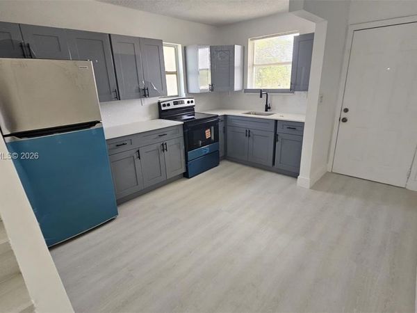 1000 W 28 St , Unit 17, Hialeah, FL 33010