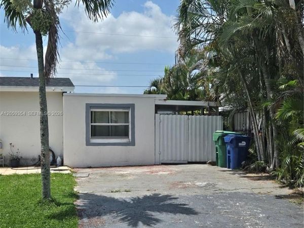 7930 NW 174th Ter, Hialeah, FL 33015