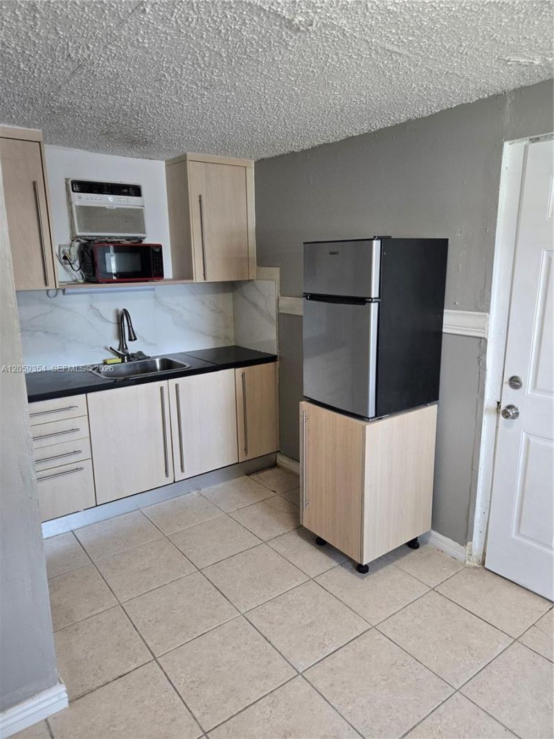 7930 NW 174th Ter, Hialeah, FL 33015 Photo