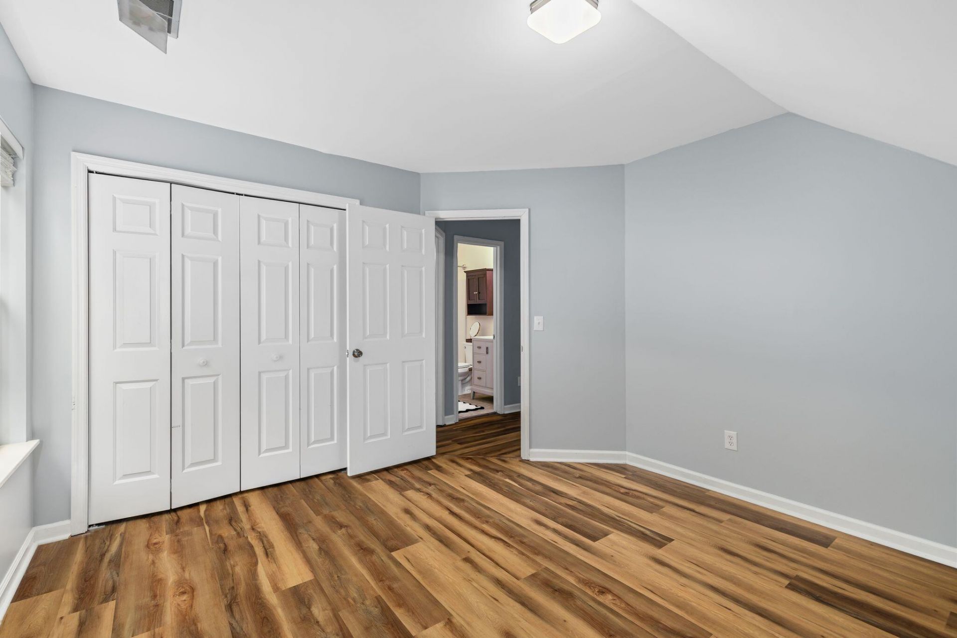 5452 Roxbury Drive Photo 31