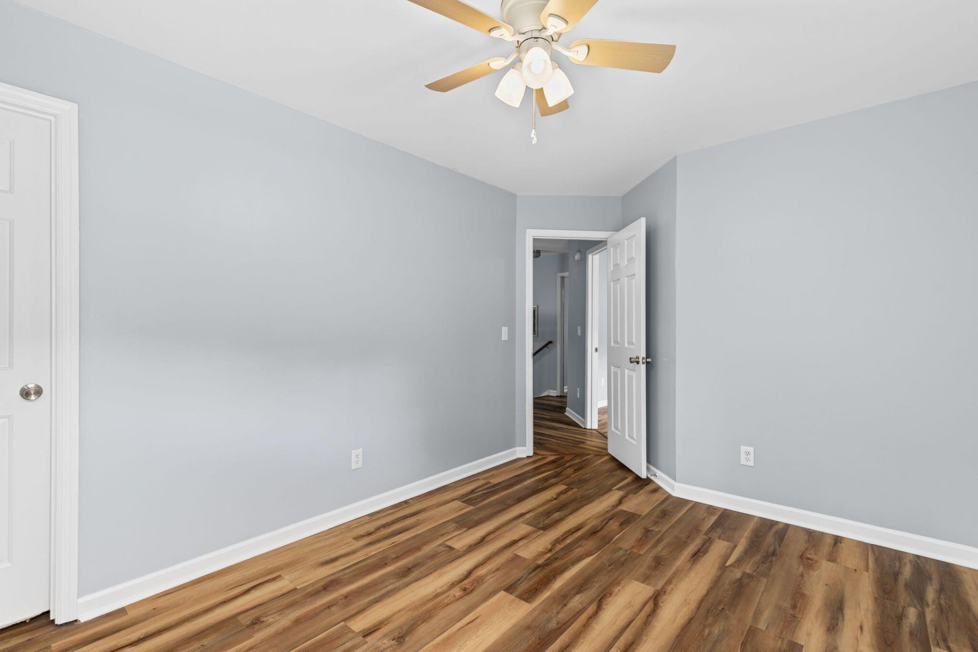 5452 Roxbury Drive Photo 33