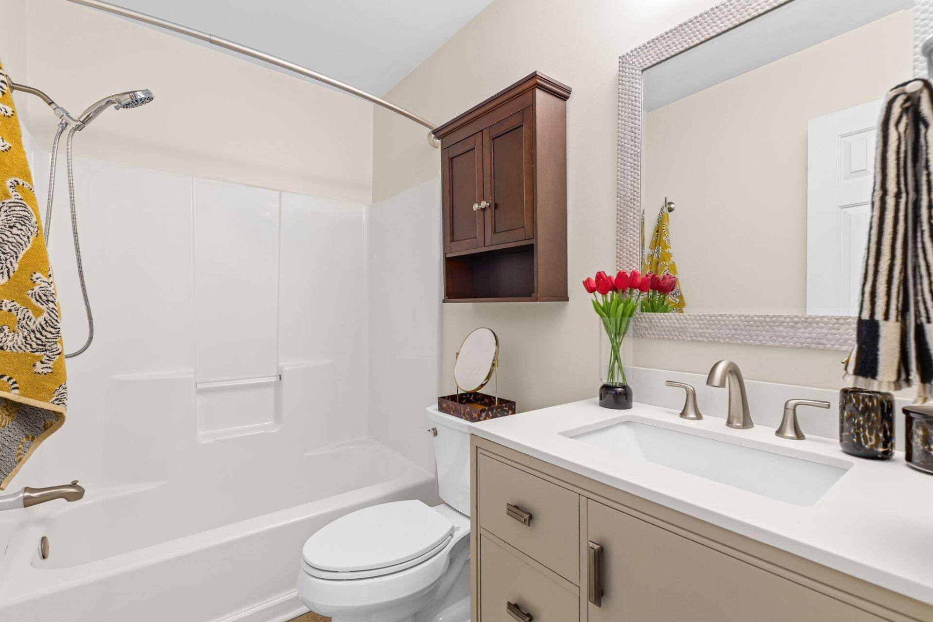 5452 Roxbury Drive Photo 34