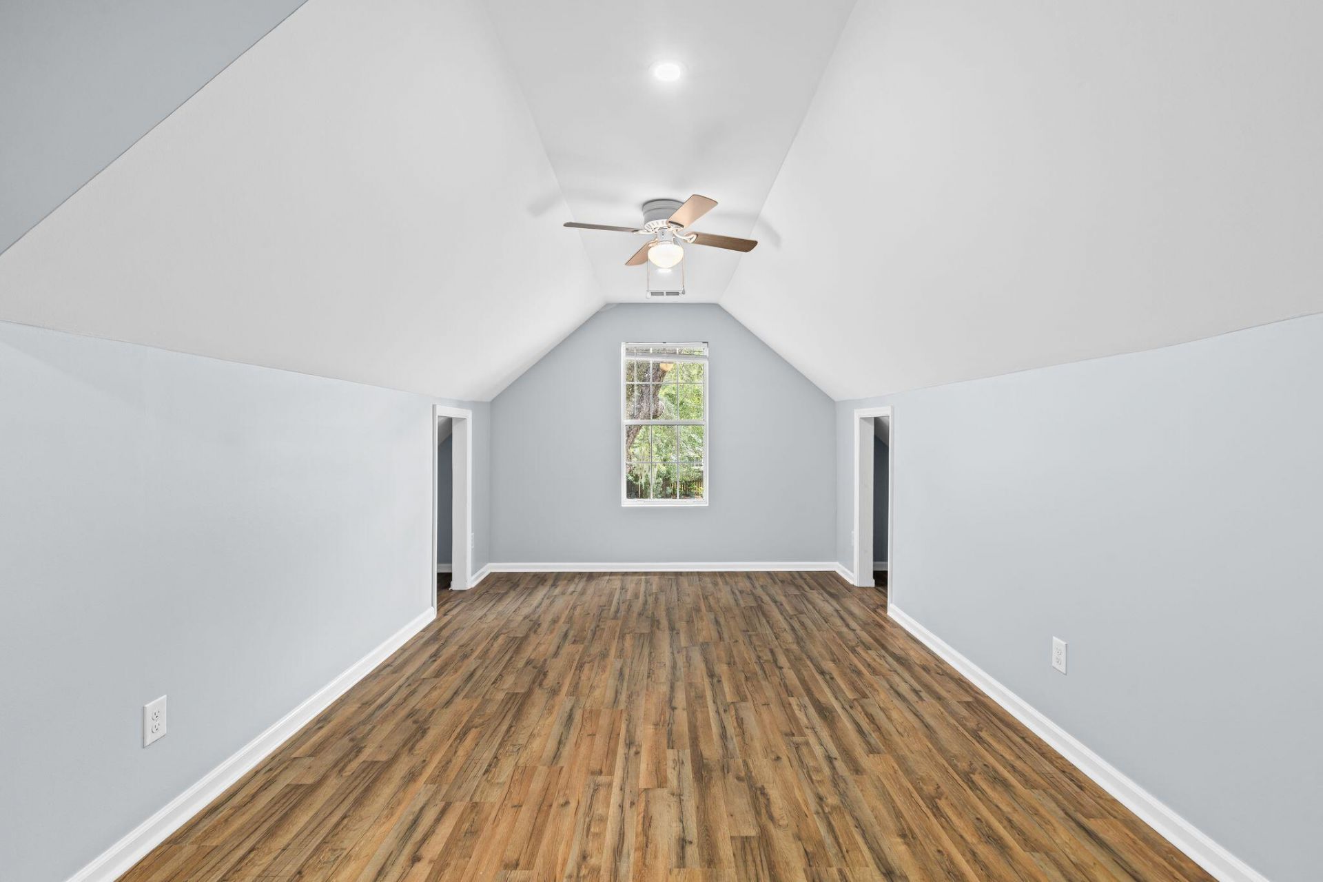 5452 Roxbury Drive Photo 35