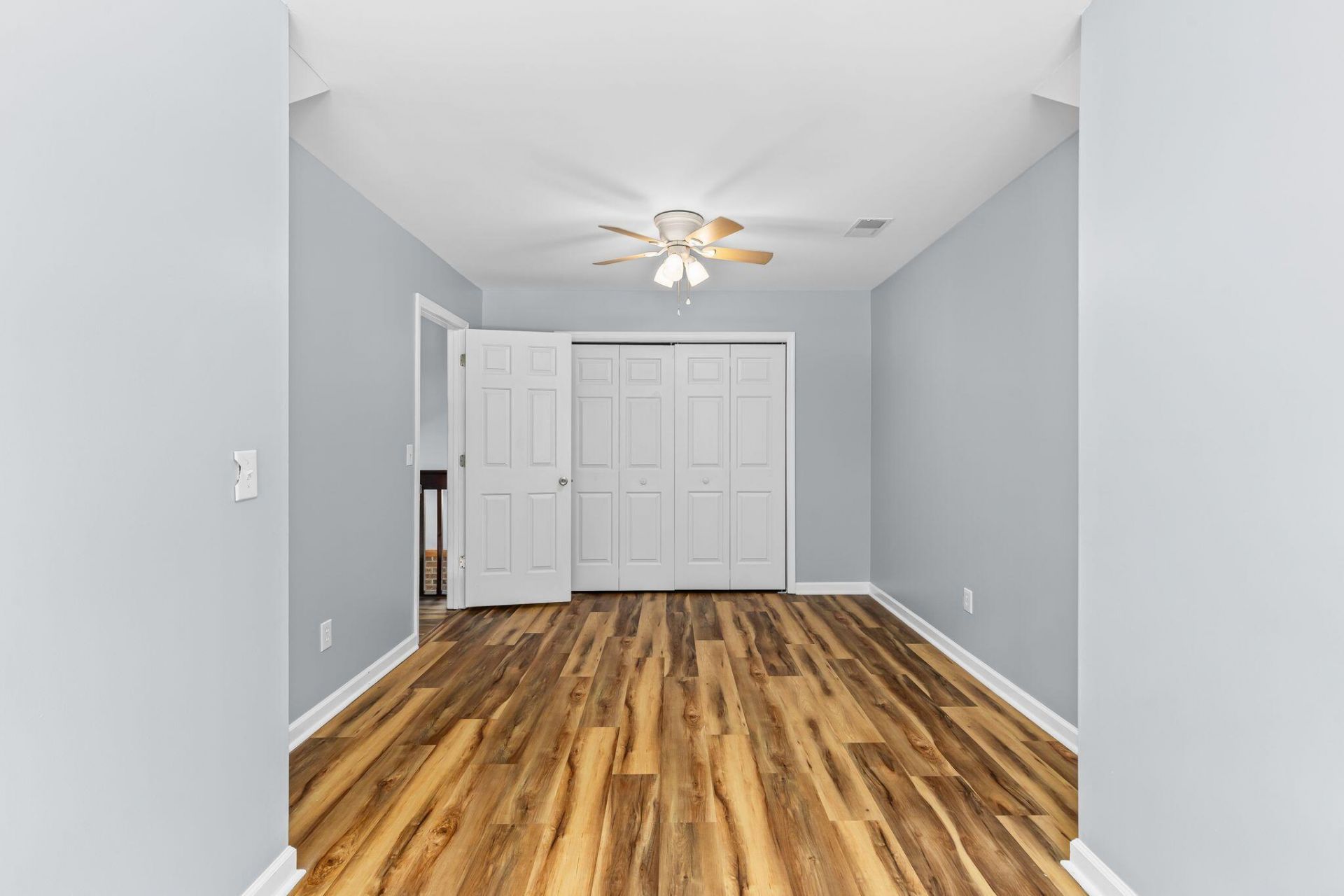 5452 Roxbury Drive Photo 38