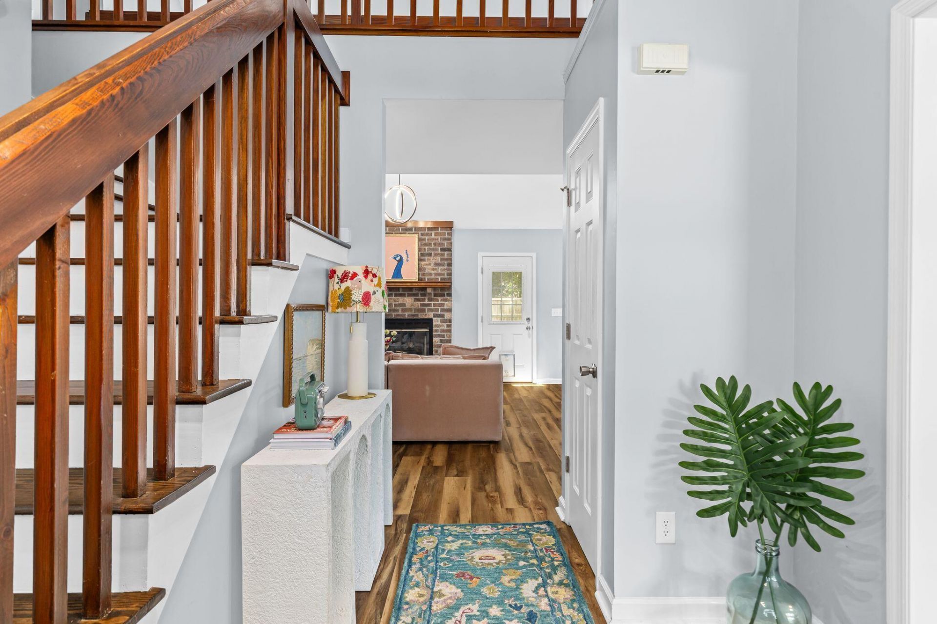 5452 Roxbury Drive Photo 4