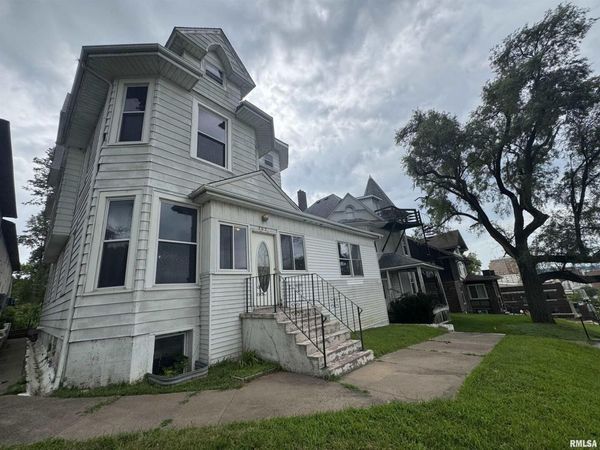 707 Brady Street , Davenport, IA 52803