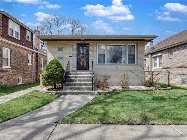 8240 S Woodlawn Avenue, Chicago, IL 60619