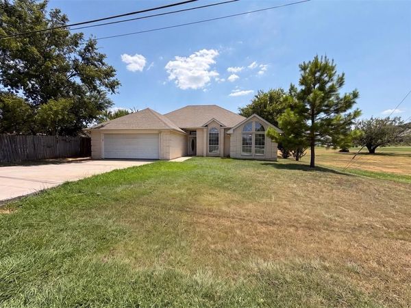 201 Driftwood Court, Runaway Bay, TX 76426